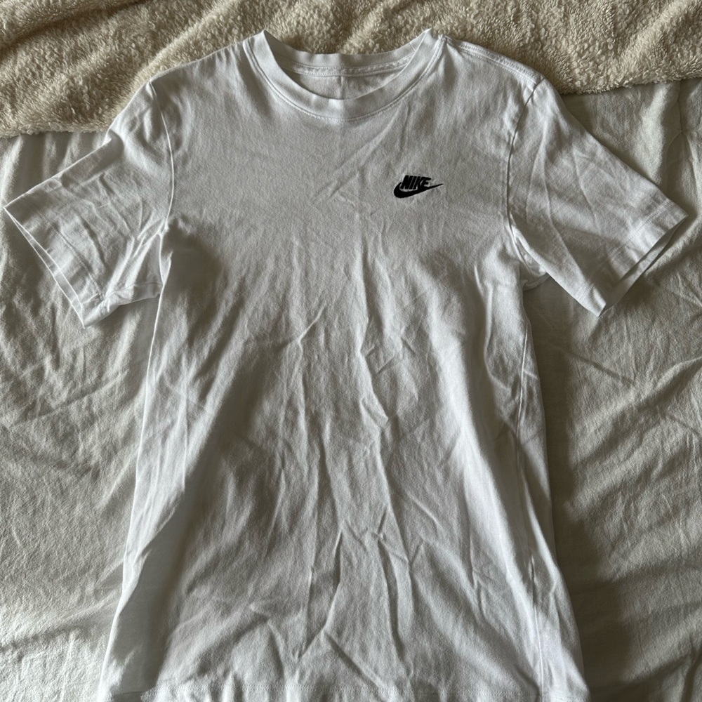 Nike Men's White Short Sleeve Tee